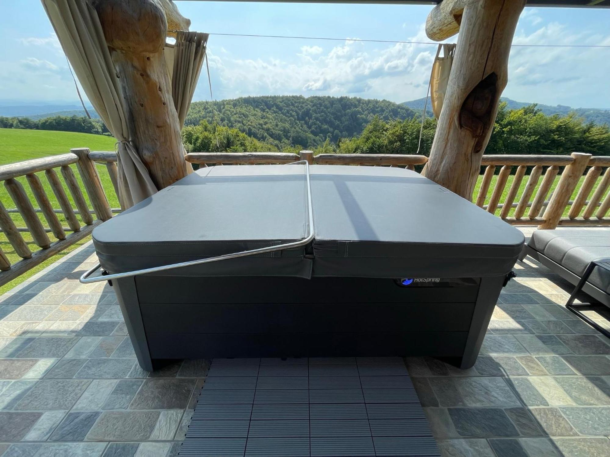 Holiday Home Ernest Zelezni With Hot Tub Ivancna Gorica Eksteriør billede